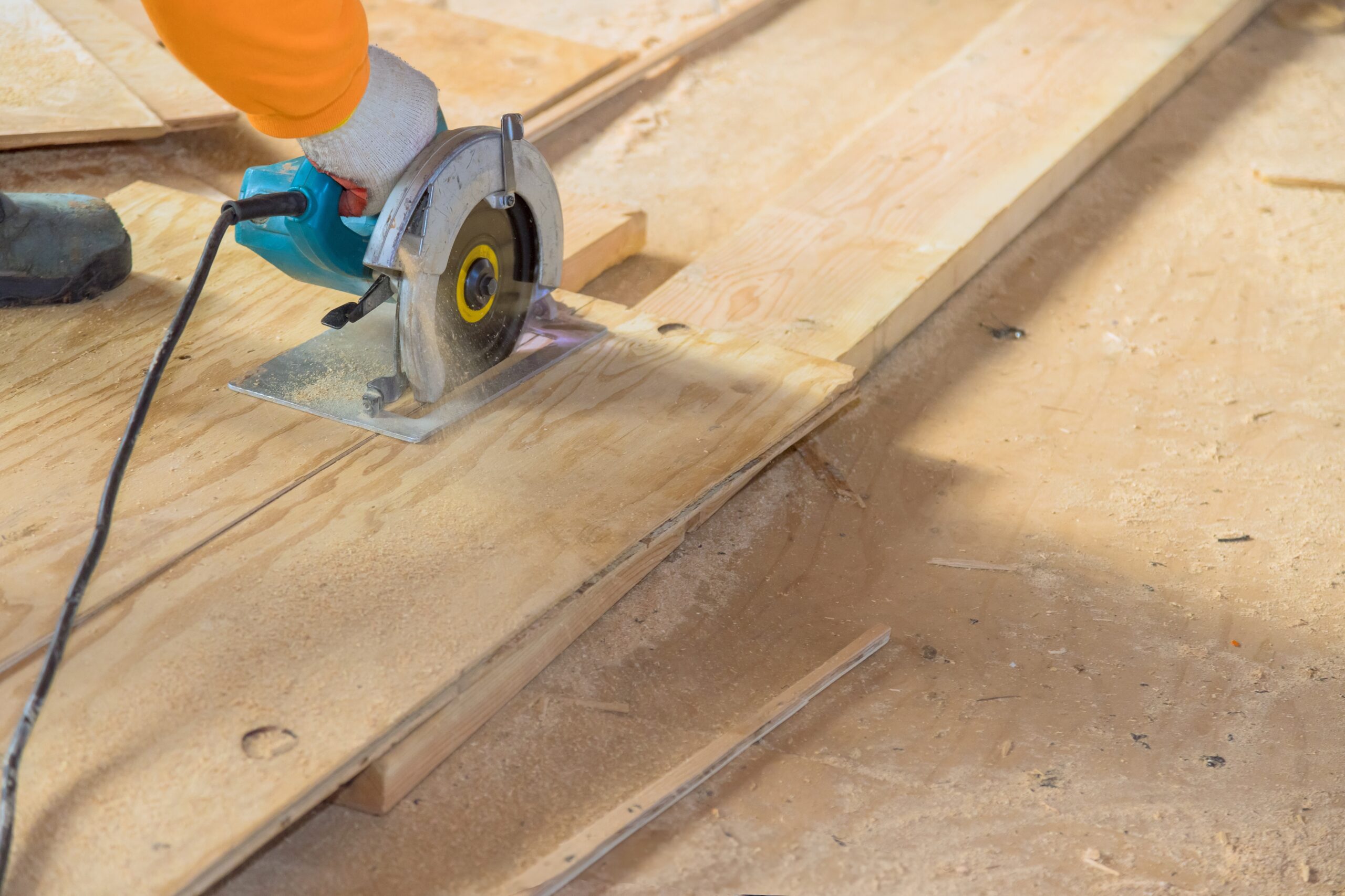 Wooden,Plywood,Is,Being,Cut,With,Circular,Saw,By,Worker